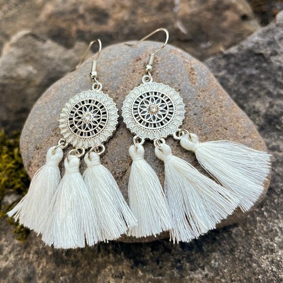 Boho Flower Fringe Tassel Earrings Cream NWT - Picture 3 of 5